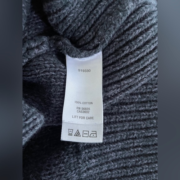 Navy Blue Cabella’s Knit Sweater with Hood - Picture 9 of 9